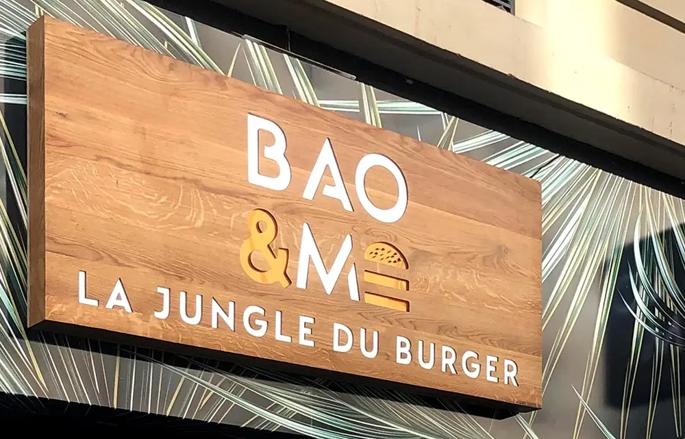 Enseigne bandeau en bois