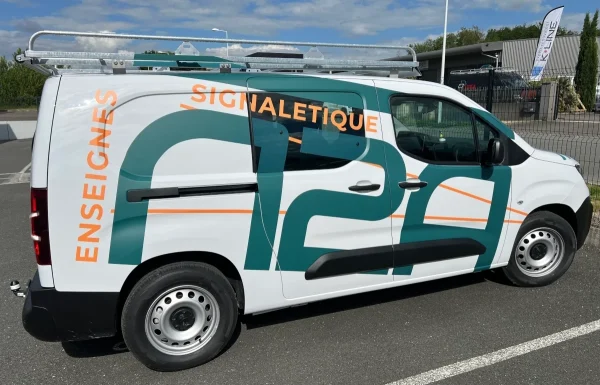 Flocage sur voiture publicitaire